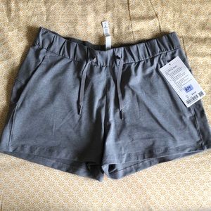 Lululemon on the fly shorts 2.5”